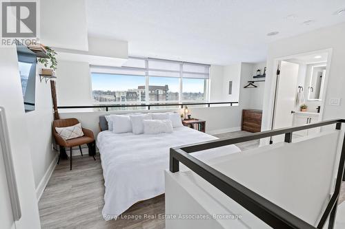433 - 200 Manitoba Street, Toronto, ON - Indoor Photo Showing Bedroom
