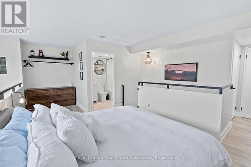 433 - 200 Manitoba Street, Toronto, ON - Indoor Photo Showing Bedroom