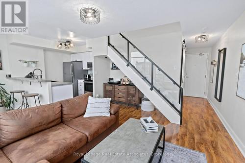 433 - 200 Manitoba Street, Toronto, ON - Indoor Photo Showing Living Room