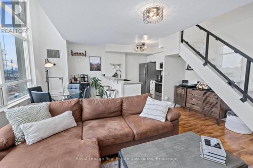 433 - 200 Manitoba Street, Toronto, ON - Indoor Photo Showing Living Room