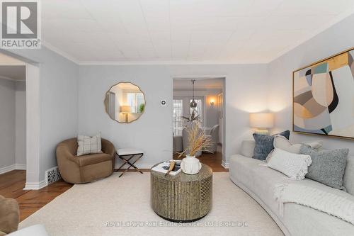 1 Mareve Avenue, Hamilton (Hamilton Beach), ON - Indoor Photo Showing Living Room