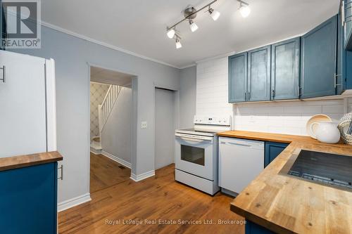 1 Mareve Avenue, Hamilton (Hamilton Beach), ON - Indoor Photo Showing Kitchen