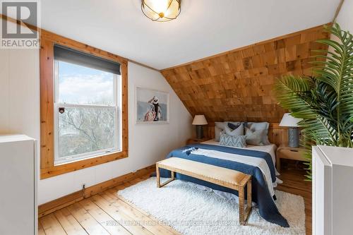 1 Mareve Avenue, Hamilton (Hamilton Beach), ON - Indoor Photo Showing Bedroom