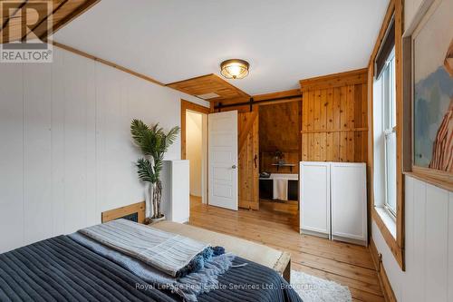 1 Mareve Avenue, Hamilton (Hamilton Beach), ON - Indoor Photo Showing Other Room