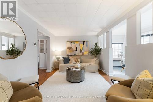 1 Mareve Avenue, Hamilton (Hamilton Beach), ON - Indoor Photo Showing Living Room