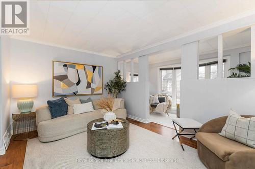 1 Mareve Avenue, Hamilton (Hamilton Beach), ON - Indoor Photo Showing Living Room