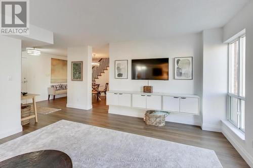 448 - 139 Merton Street, Toronto, ON - Indoor Photo Showing Living Room