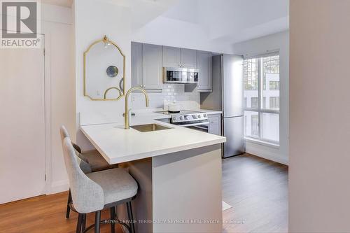 448 - 139 Merton Street, Toronto, ON - Indoor Photo Showing Kitchen