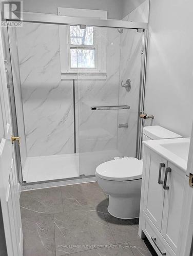 6768 Keiffer Street, Niagara Falls, ON - Indoor Photo Showing Bathroom