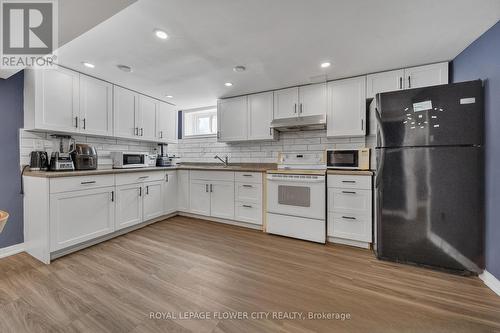 6768 Keiffer Street, Niagara Falls, ON - Indoor Photo Showing Kitchen