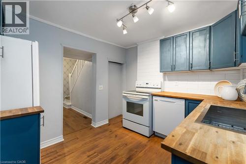 1 Mareve Avenue, Hamilton, ON - Indoor Photo Showing Kitchen