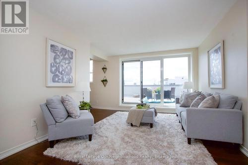 702 - 80 Athol Street E, Oshawa (Central), ON - Indoor Photo Showing Living Room