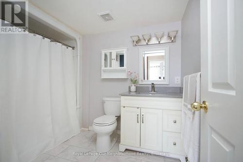 702 - 80 Athol Street E, Oshawa (Central), ON - Indoor Photo Showing Bathroom
