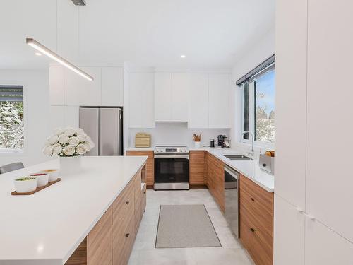 Kitchen - 553 Av. Des Érables, Coaticook, QC - Indoor Photo Showing Kitchen With Upgraded Kitchen