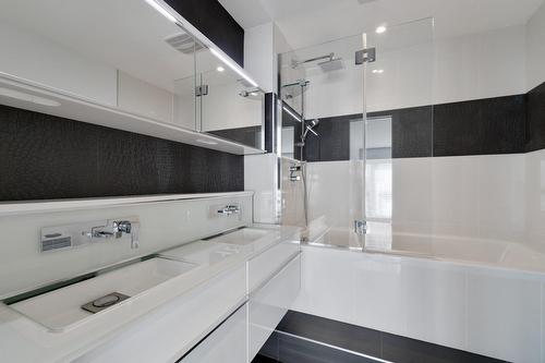 Ensuite bathroom - 2000-380 Grande Allée O., Québec (La Cité-Limoilou), QC - Indoor Photo Showing Bathroom