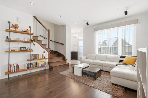 Living room - 3053 Rue Des Nénuphars, Marieville, QC - Indoor Photo Showing Living Room