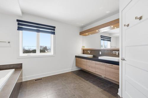 Bathroom - 3053 Rue Des Nénuphars, Marieville, QC - Indoor Photo Showing Bathroom