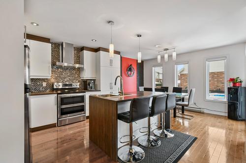 Kitchen - 3200 Rue Des Monarques, Longueuil (Saint-Hubert), QC - Indoor Photo Showing Kitchen With Upgraded Kitchen
