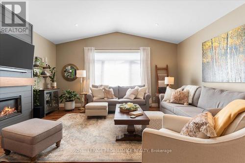 4 Trinity Court, Belleville (Belleville Ward), ON - Indoor Photo Showing Living Room With Fireplace