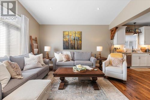 4 Trinity Court, Belleville (Belleville Ward), ON - Indoor Photo Showing Living Room