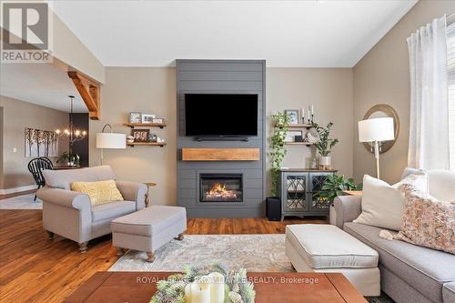 4 Trinity Court, Belleville (Belleville Ward), ON - Indoor Photo Showing Living Room With Fireplace