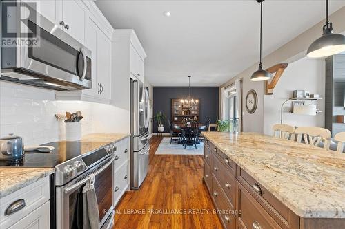 4 Trinity Court, Belleville (Belleville Ward), ON - Indoor Photo Showing Kitchen With Upgraded Kitchen