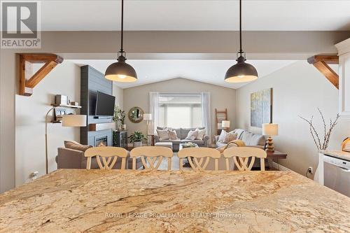 4 Trinity Court, Belleville (Belleville Ward), ON - Indoor Photo Showing Dining Room