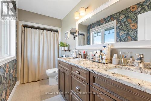 4 Trinity Court, Belleville (Belleville Ward), ON - Indoor Photo Showing Bathroom