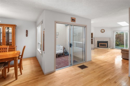 6-10084 Third St, Sidney, BC 