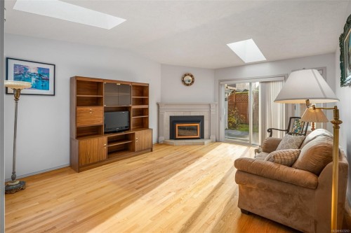 6-10084 Third St, Sidney, BC 