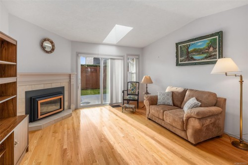 6-10084 Third St, Sidney, BC 