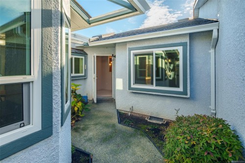 6-10084 Third St, Sidney, BC 