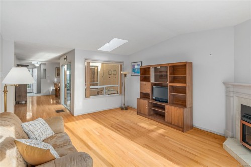 6-10084 Third St, Sidney, BC 