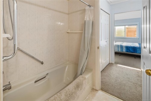 6-10084 Third St, Sidney, BC 