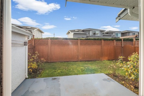 6-10084 Third St, Sidney, BC 