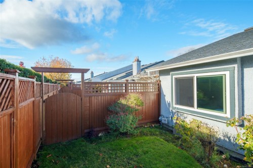 6-10084 Third St, Sidney, BC 