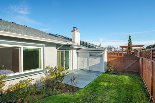 6-10084 Third St, Sidney, BC 