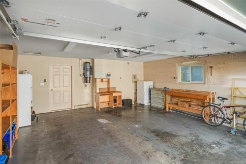 6-10084 Third St, Sidney, BC 