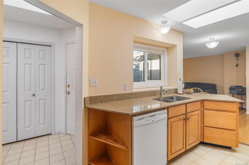 6-10084 Third St, Sidney, BC 