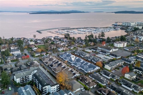 6-10084 Third St, Sidney, BC 