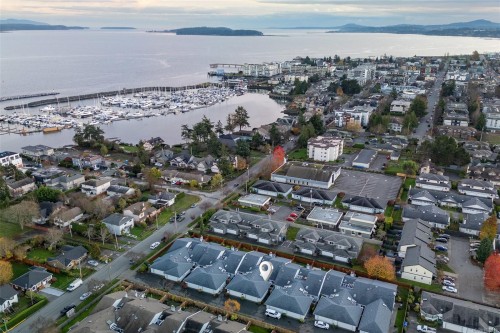 6-10084 Third St, Sidney, BC 