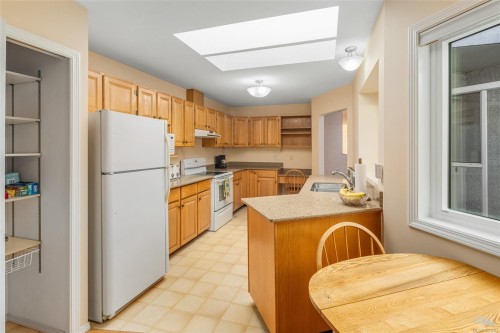 6-10084 Third St, Sidney, BC 