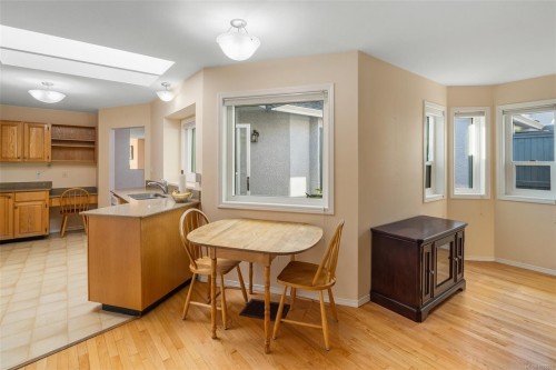 6-10084 Third St, Sidney, BC 