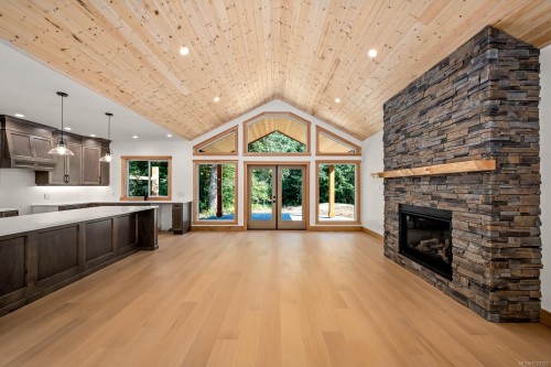 3368 Small Rd, Courtenay, BC 