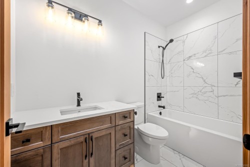 3368 Small Rd, Courtenay, BC 