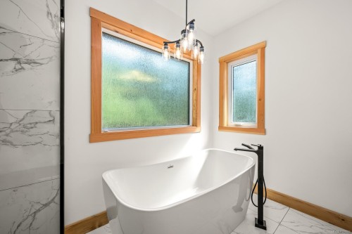 3368 Small Rd, Courtenay, BC 