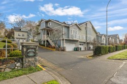 5-4079 Douglas St  Saanich, BC V8X 5M4