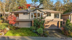21-909 Carolwood Dr  Saanich, BC V8X 3T9