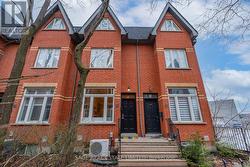 14 OLD TRILLIUM LANE  Toronto, ON M5A 4T2