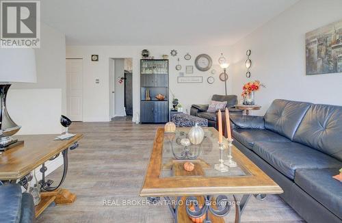 34 Willow Green Court, Kitchener, ON - Indoor Photo Showing Living Room
